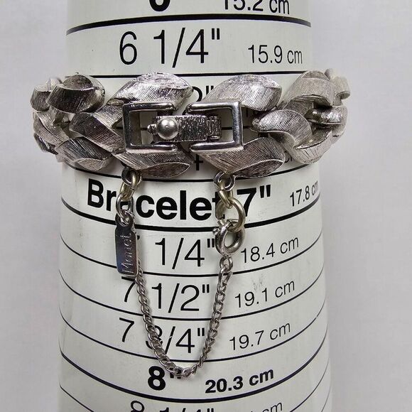 Vintage Monet Silver Tone Textured Open Heart Link Bracelet Safety Chain MCM - Picture 6 of 12